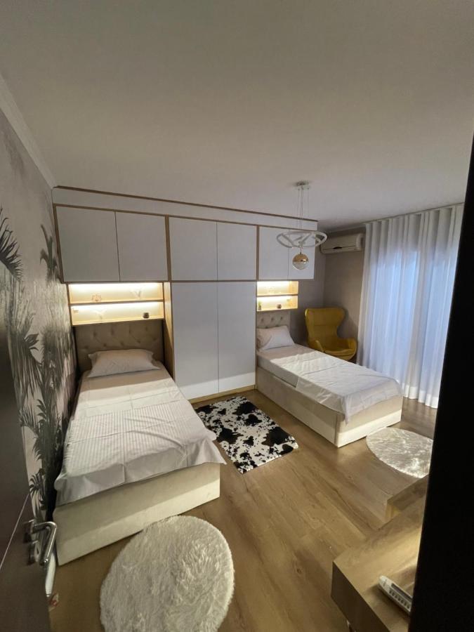 Superior 2Br Apartment ティラナ エクステリア 写真